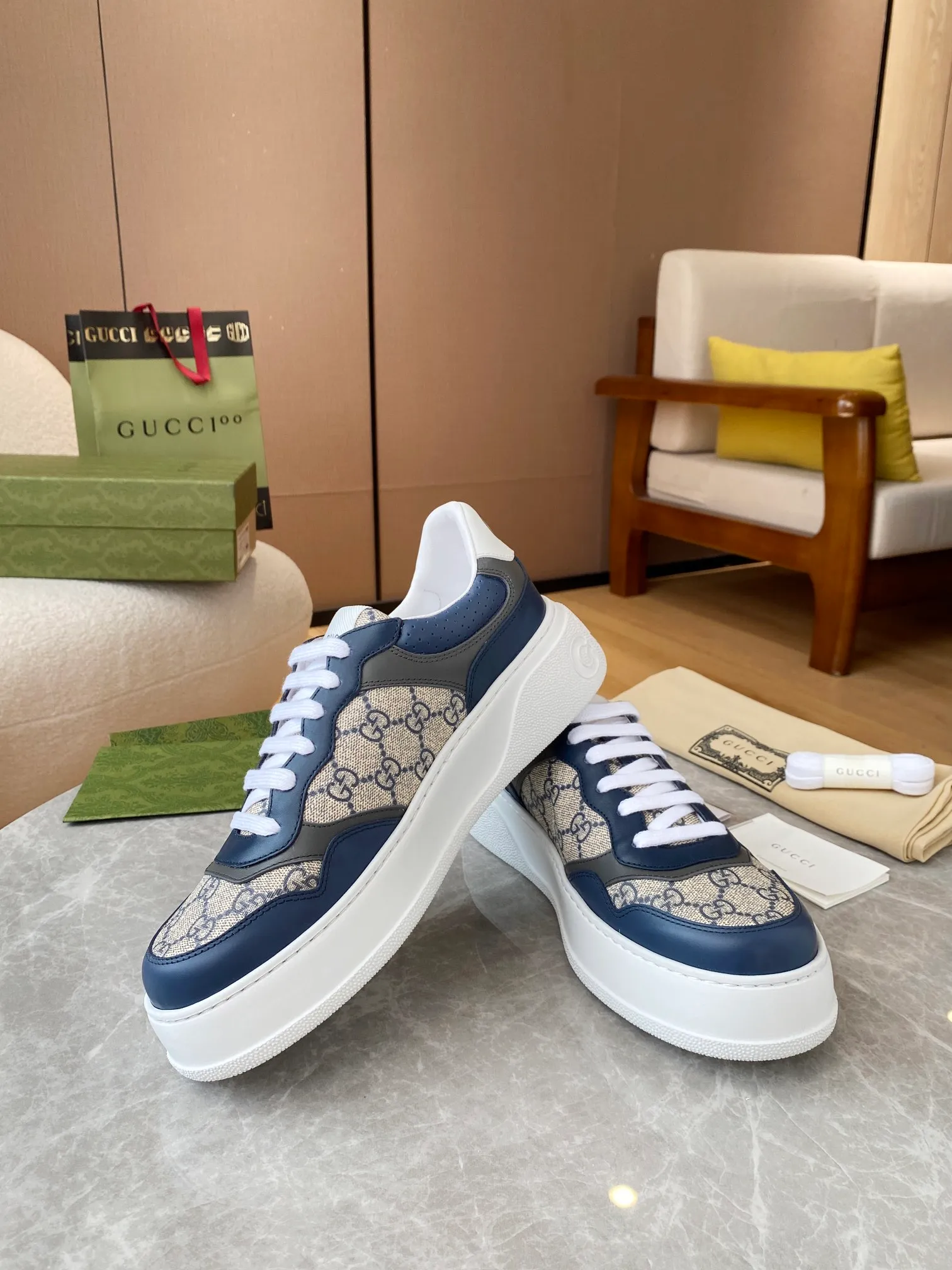 👟👟Ex-factory price 480👟👟 Women's Shoes Women's Clothing Women's Shoes Factory GUCCI New Gucci 🔵GUCCI Italian Gucci dad shoes 2️⃣ years of accumulation of dad shoes, original dismantling 1:1 development Couple 👫 style 🔜Versatile in all seasons 🔜 Fashion 🔜 Personality 🔜 Different Upper: Imported top-grained calfskin 🐮 Lining: Original grade A imported cowhide 🐮 Foot pads: Original grade A imported cowhide 💯 Full counter authentic packaging Midsole Latex pad with LOGO, last, oiled edge, air pressure coding process, supports NFC anti-counterfeiting chip detection! Size: women’s code 34-41, men’s code 38-45 (women’s 34 41, men’s 38 45 customized)